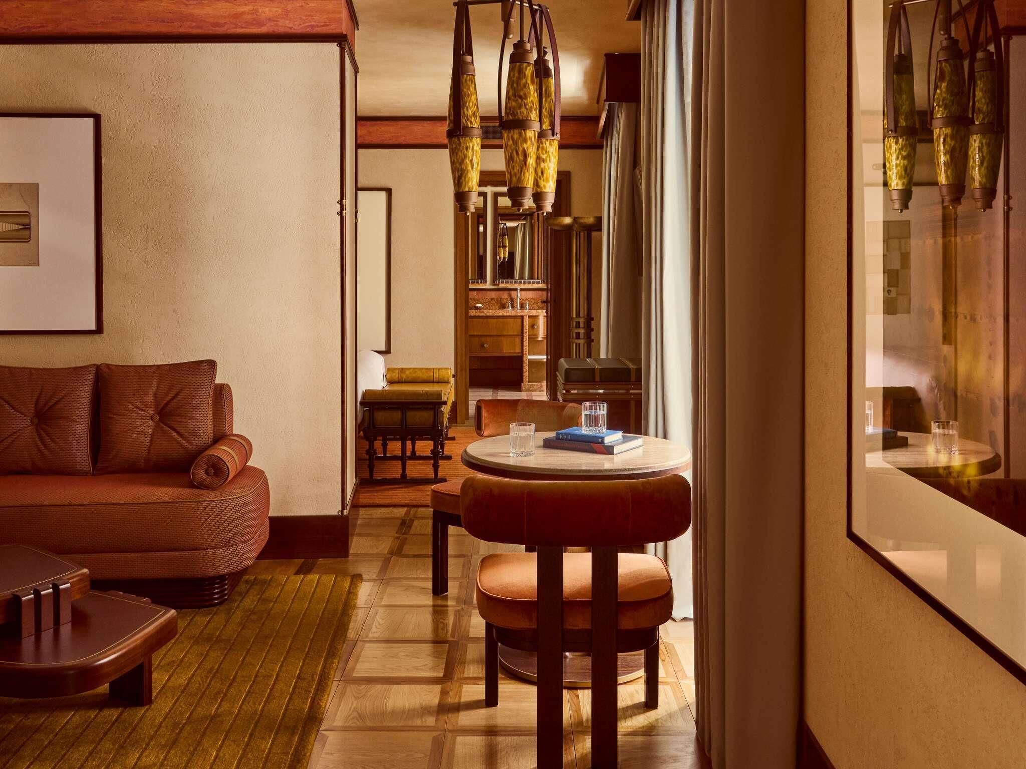 Suite Junior, 1 très grand lit | Minibar, coffres-forts dans les chambres, chambres insonorisées