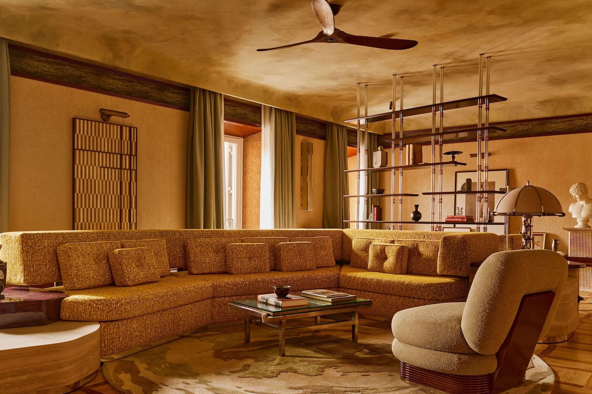 Suite, 1 Double Bed | Minibar, in-room safe, soundproofing, iron/ironing board (on request)
