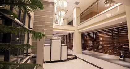 Tripod by Pedestal Hotel