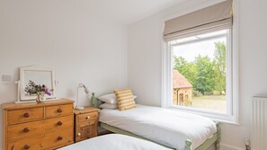 6 bedrooms, desk, iron/ironing board, WiFi - Poplar Farmhouse & Barn (Sandwich)