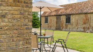 Outdoor dining - Poplar Farmhouse & Barn (Sandwich)
