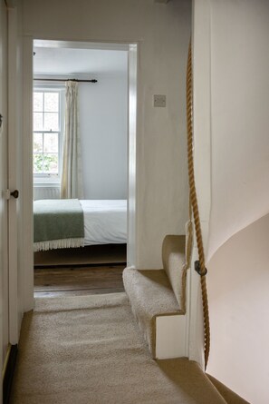 2 bedrooms, desk, iron/ironing board, WiFi