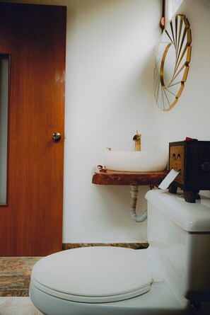 Comfort Cabin, Patio, Mountain View | Bathroom