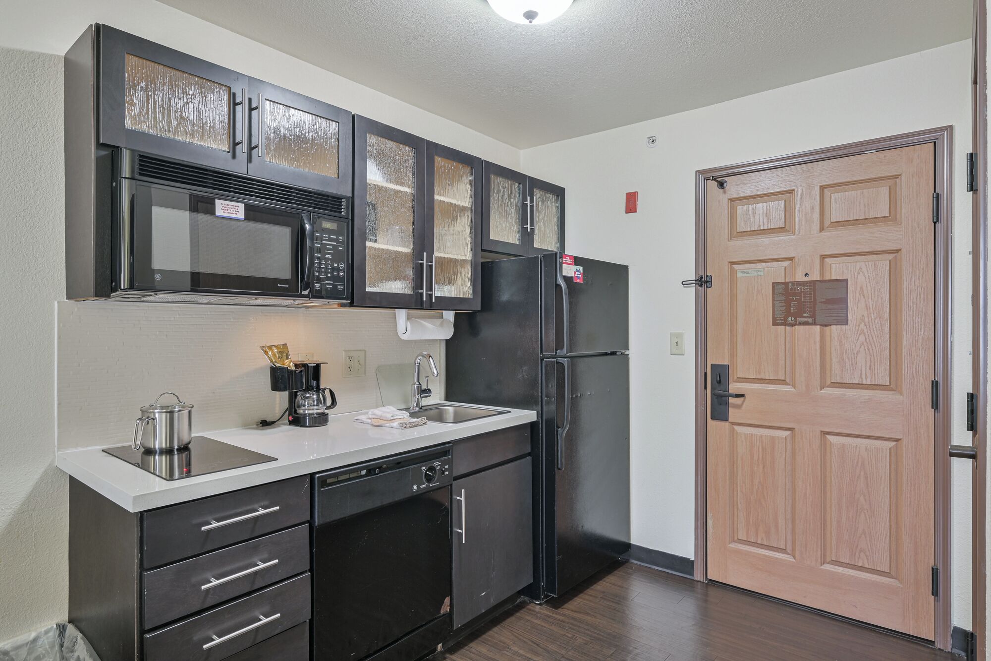 Studio Suite, 2 Double Beds, Non Smoking, Kitchen | Private kitchen | Full-size fridge, microwave, stovetop, dishwasher