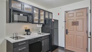 Studio Suite, 2 Double Beds, Non Smoking, Kitchen | Private kitchen | Full-size fridge, microwave, stovetop, dishwasher