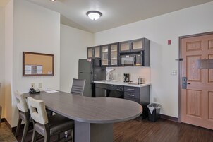 Suite, 1 Queen Bed with Sofa bed, Non Smoking, Kitchen | Private kitchen | Full-size fridge, microwave, stovetop, dishwasher