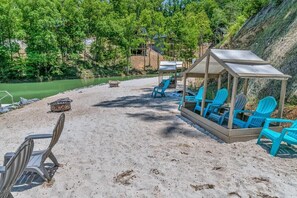 Property grounds - Lake Lovers Meet Canoe Cove (Sevierville)