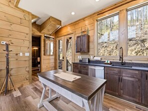 Interior - Lake Lovers Meet Canoe Cove (Sevierville)