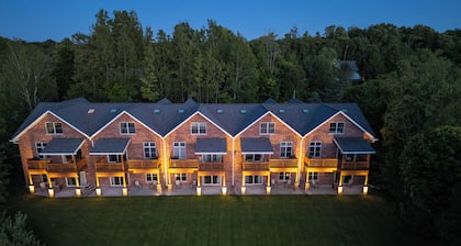 #4 Lake Front Condo - Hamlin Lake, Ludington, MI - 10 Guests