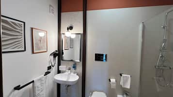 Economy-Zimmer, Gartenblick | Badezimmer | Dusche, kostenlose Toilettenartikel, Haartrockner, Handtücher