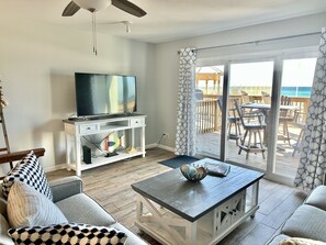 Smart TV - Beachfront! Close to Schooners and St. Andrews St Park. Park at front door! 8PPL (Panama City Beach)