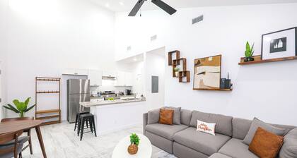 Spacious, family-friendly 3-bedroom apt home  in Laredo by golf course