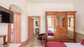 Villa | 4 bedrooms, iron/ironing board, free WiFi