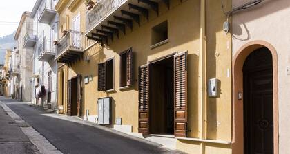 LE Magnolie in Castellammare del Golfo