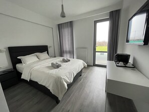 6 bedrooms, iron/ironing board, WiFi - MAISON DE VACANCES près de Thermes de Bucarest & Otopeni Airport (Balotesti)
