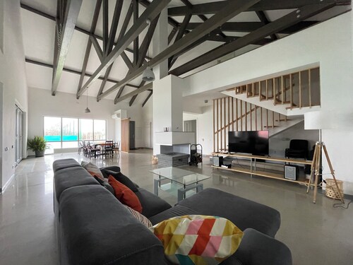 MAISON DE VACANCES près de Thermes de Bucarest & Otopeni Airport