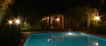 Villa in grande parco con piscina