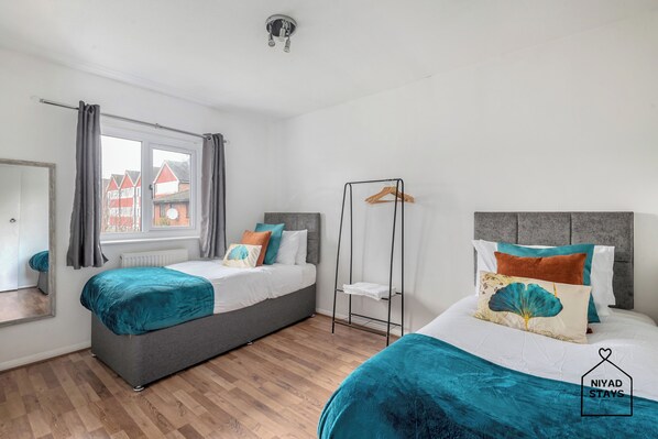 3 chambres, fer et planche à repasser, Wi-Fi, draps fournis