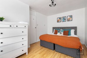 3 chambres, fer et planche à repasser, Wi-Fi, draps fournis