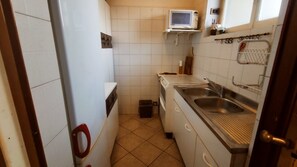 Ovn, kokeplater og oppvaskmaskin