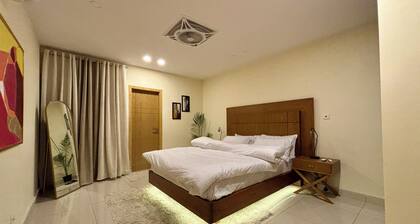 Skyluxe Cozy Designer Suite + Rooftop Pool Self-Checkin