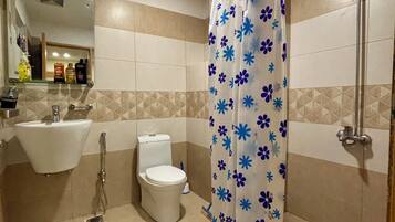 Bidet, toallas, jabón, shampoo