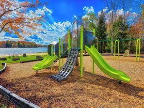 Children’s area - NEW! Lakeside Bliss - Lakefront Modern Home - PET FRIENDLY (Pocono Lake)