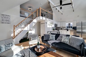 Smart TV, table football - NEW! Lakeside Bliss - Lakefront Modern Home - PET FRIENDLY (Pocono Lake)