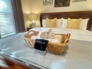 3 bedrooms, desk, iron/ironing board, travel cot
