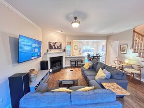 Smart TV, fireplace, stereo
