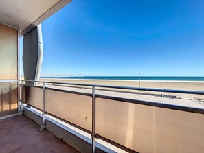 Property grounds - Charming T2 with terrace on the seafront (Port-la-Nouvelle)
