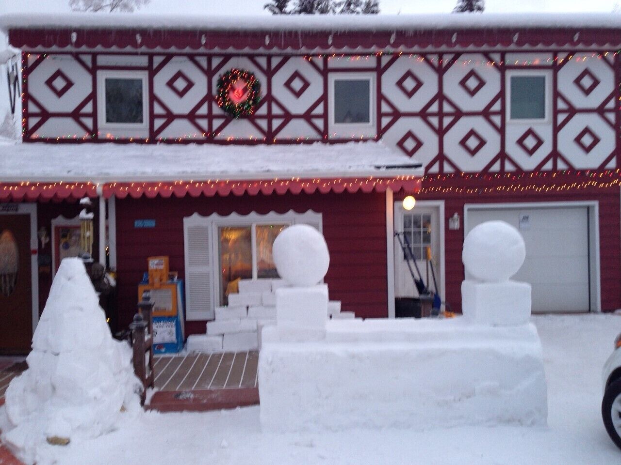 A building with a snow-covered entrance and a Christmas wreath.