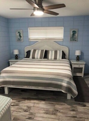 1 bedroom, WiFi, bed sheets - The Dancing Manta A13 (New Smyrna Beach)