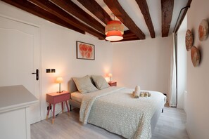 1 bedroom, iron/ironing board, free WiFi, bed sheets - Le refuge Bellifontain - Au cœur de la ville (Fontainebleau)