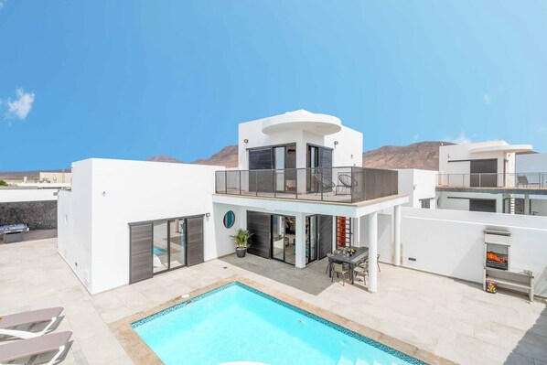 Huvila (4 Bedrooms) | Ulkopuoli
