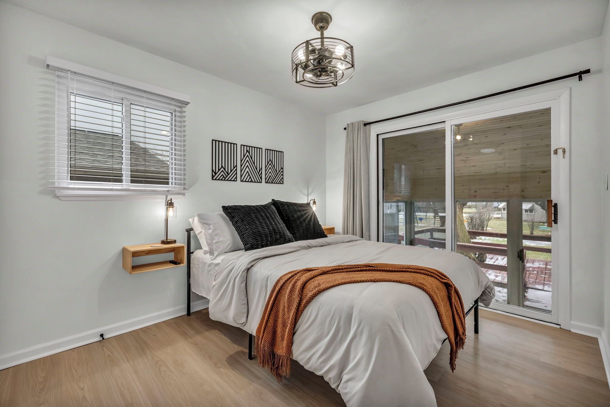 5 bedrooms, desk, iron/ironing board, WiFi