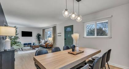 Game Room.Bar.Firepit.Renovated & Modern Retreat!