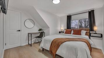 5 Schlafzimmer, Schreibtisch, Bügeleisen/Bügelbrett, WLAN