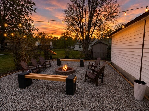 Game Room.Bar.Firepit.Renovated & Modern Retreat!