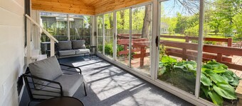 Game Room.Bar.Firepit.Renovated & Modern Retreat!