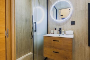 公寓 | 浴室 | 吹风机、毛巾、肥皂、洗发水