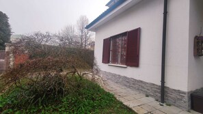 Property grounds - Appartamento in villa con veranda e giardino, relax e comfort garantiti (Trezzano sul Naviglio)