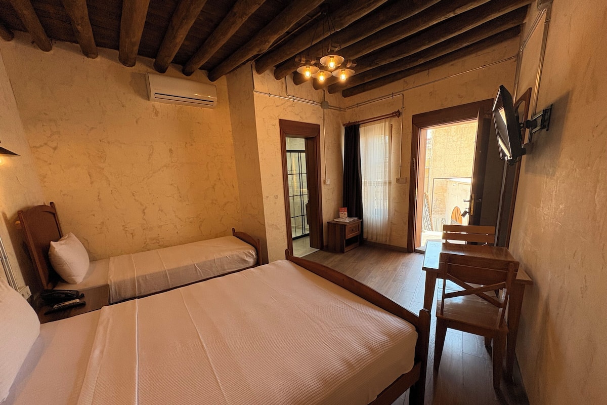 1 bedroom, desk, laptop workspace, free WiFi