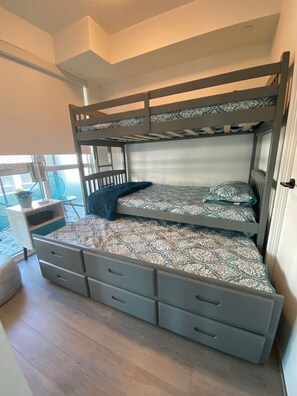 2 bedrooms, desk, iron/ironing board, free WiFi