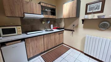 Cookware/dishes/utensils