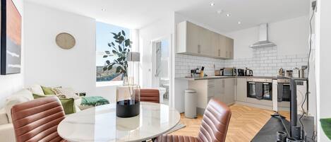 Microwave, oven, stovetop, coffee/tea maker