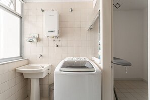 Haartrockner, Handtücher, Seife, Shampoo