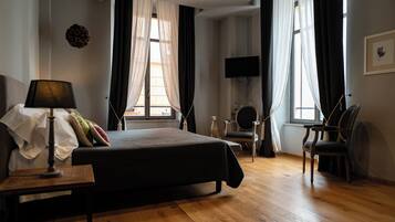 Suite Executive, vista città | 1 camera, una cassaforte in camera, tende oscuranti, insonorizzazione