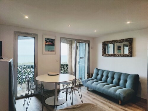 Studio 25 M2,VUE MER imprenable,CLIMATISE,300 M de la mer,résidence avec PISCINE