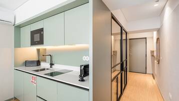 Fridge, microwave, dishwasher, coffee/tea maker